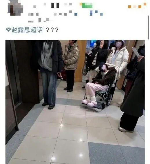 曾黎探班赵露思,自学走路吃饭,展现生活新技能