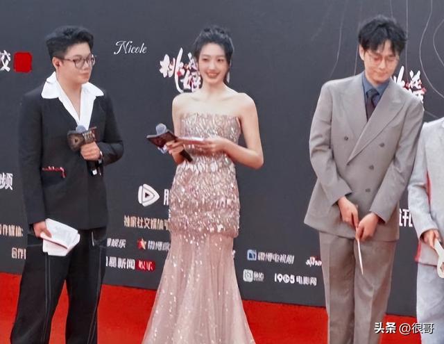 星光大赏主持对比,管乐遭吐槽,孙乐言获好评