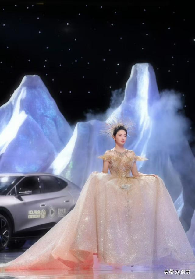 星光大赏主持对比,管乐遭吐槽,孙乐言获好评