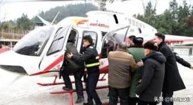 百亿富豪驾机回村,为70元恩情派发千万红包